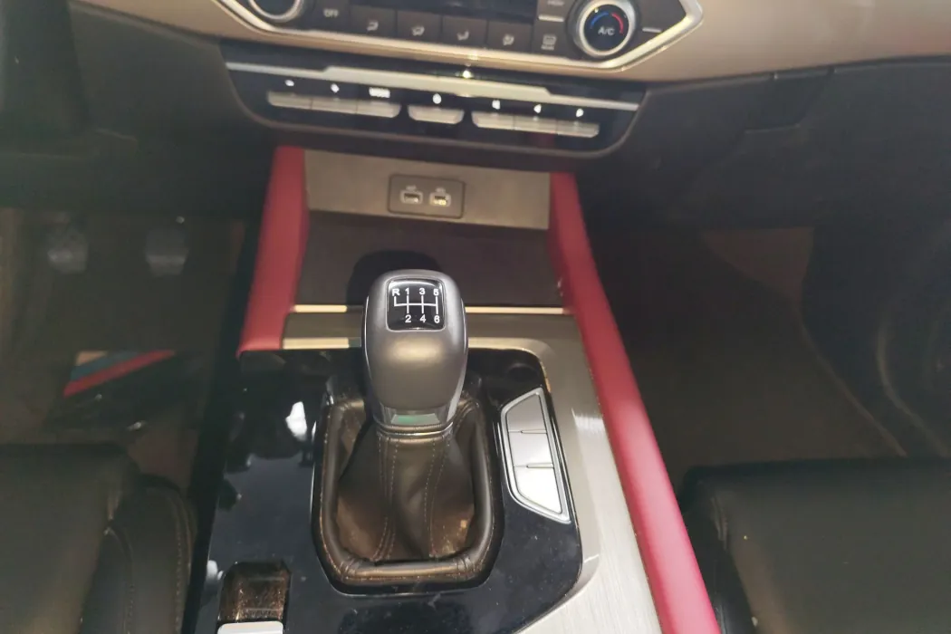 Jietu X70 2023 1.5T Manual Transcendence Version 7 Seats