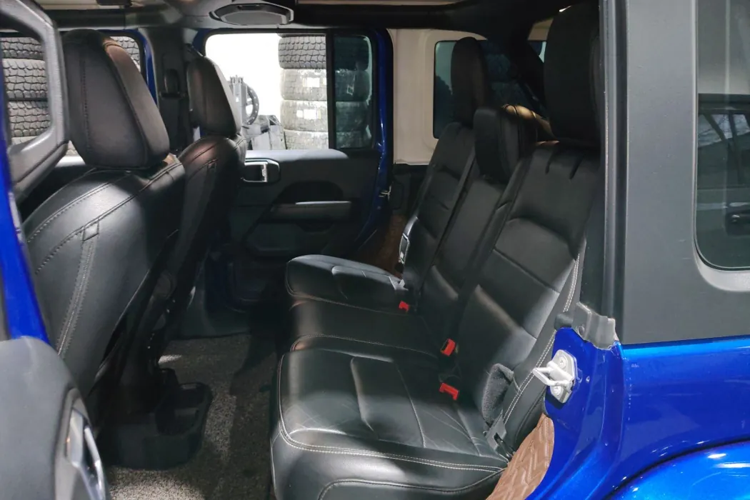 Jeep Wrangler 2018 2.0T Sahara four-door version