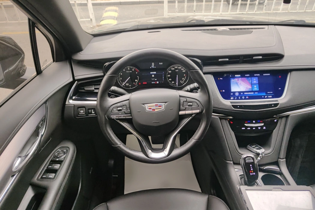 Cadillac XT6 2022 2.0T seven-seater four-wheel drive fashion type