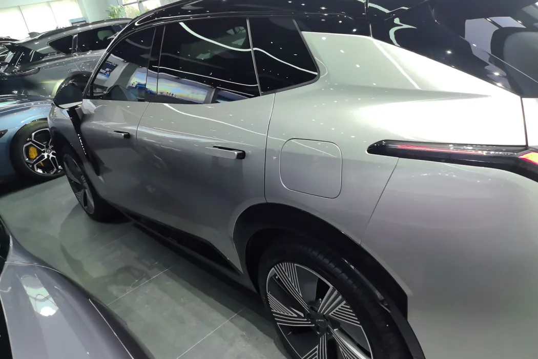 Lynk & Co. 08 EM-P 2023 model 245km long battery life Halo