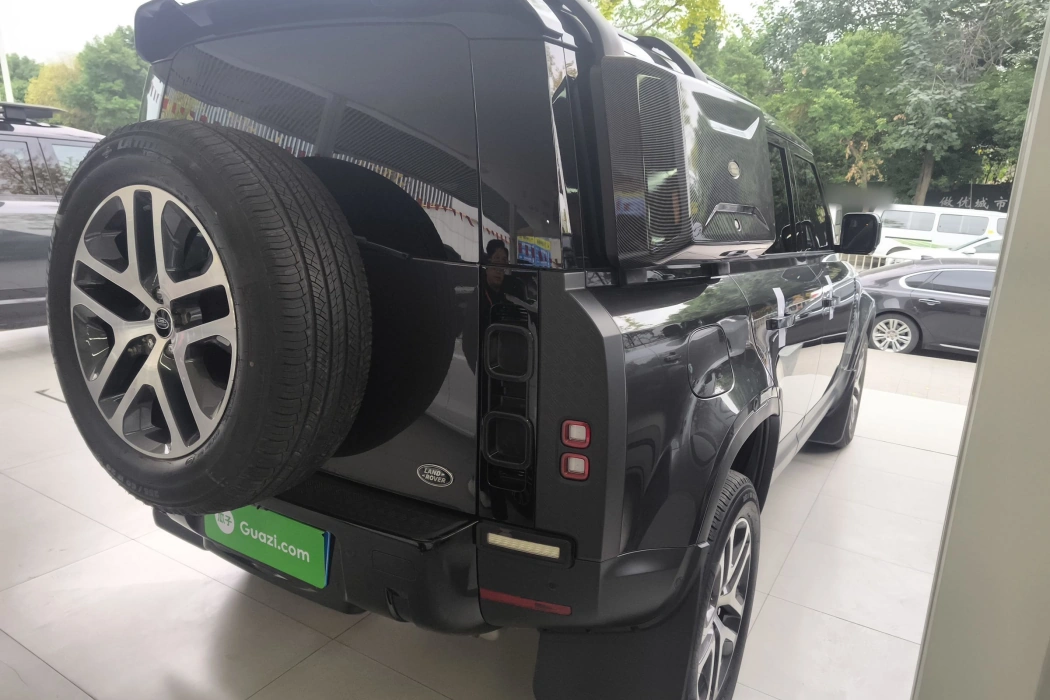Land Rover Defender 2023 facelift 110 3.0 T P400 Dark Special Edition