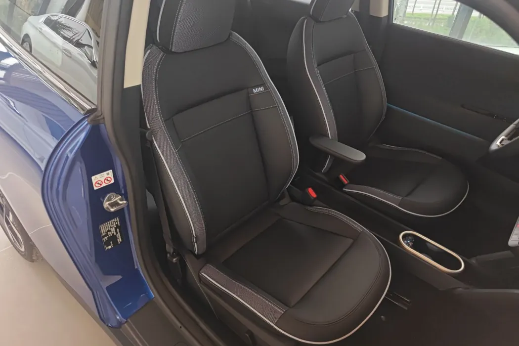 电动MINI COOPER 2024款 452km COOPER SE 艺术家