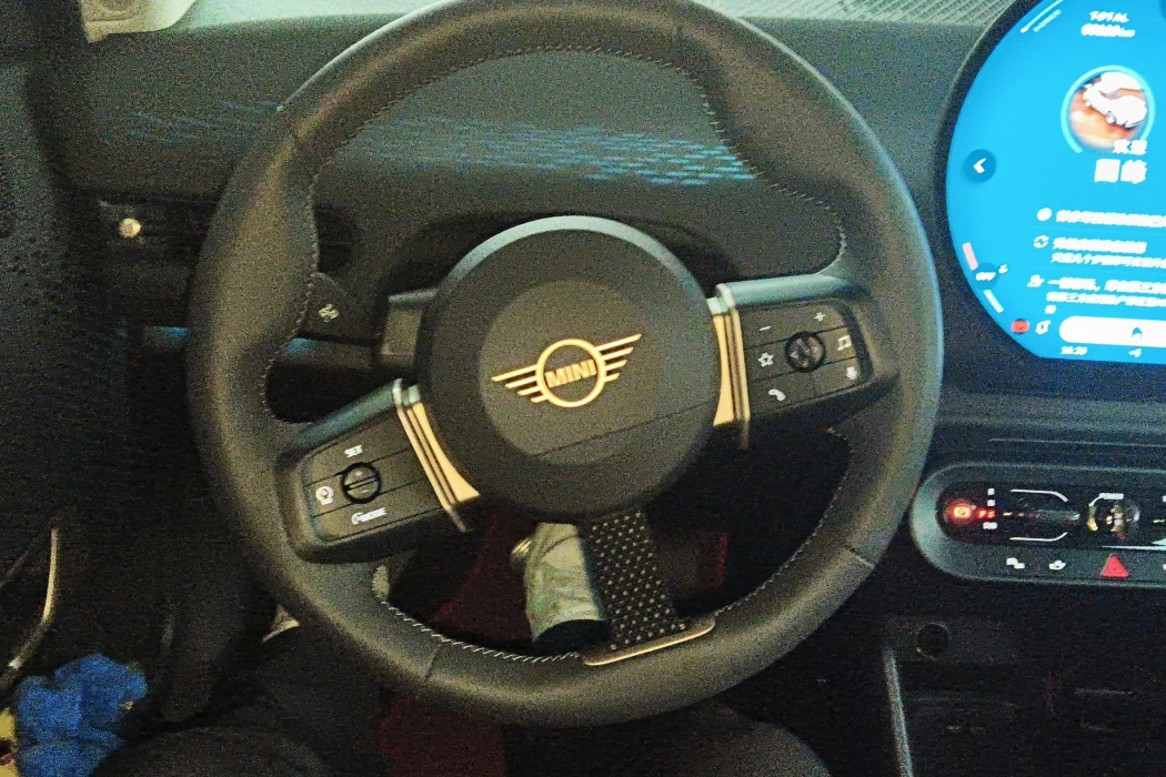 电动MINI COOPER 2024款 452km COOPER SE 赛车手