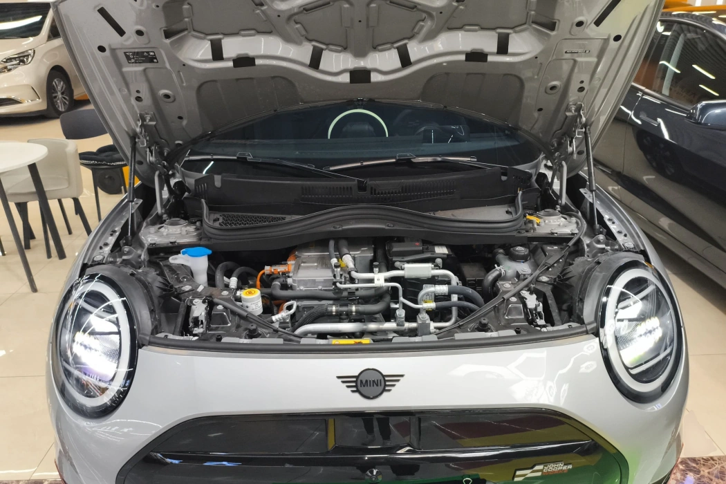 电动MINI COOPER JCW 2025款 改款 JOHN COOPER WORKS