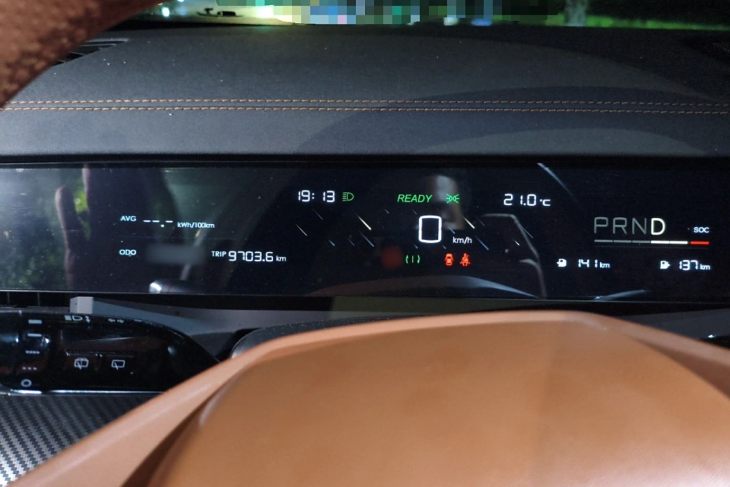 Nezha Automobile Nezha L 2024 Extended Range 310 flash Charging Red Version