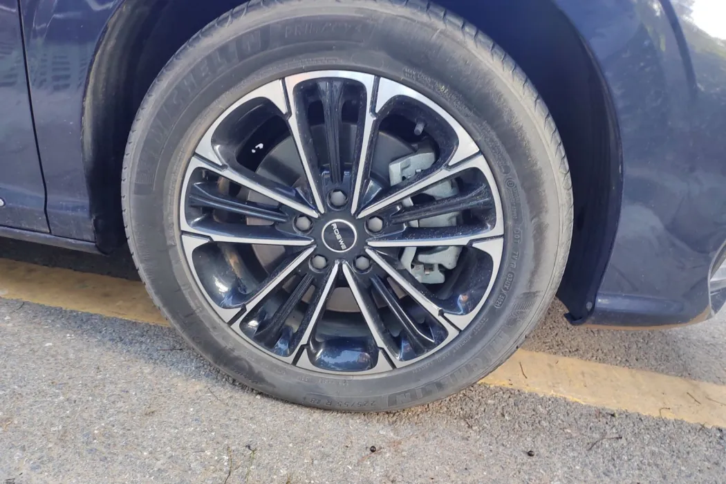 Roewe iMAX8 2022 400TGI Reunion Edition