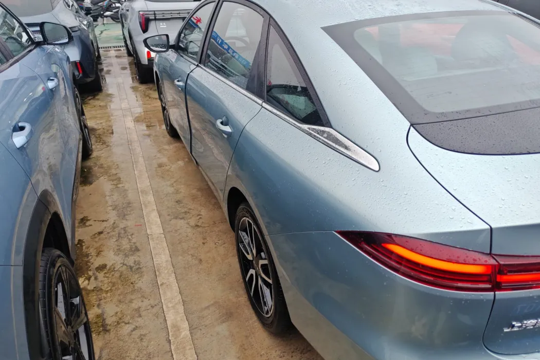 Roewe D6 2025 520km Smart Edition