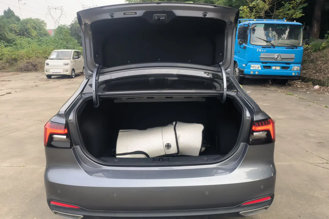 Roewe i6 MAX 2020 300TGI automatic Cool Smart Driving Version