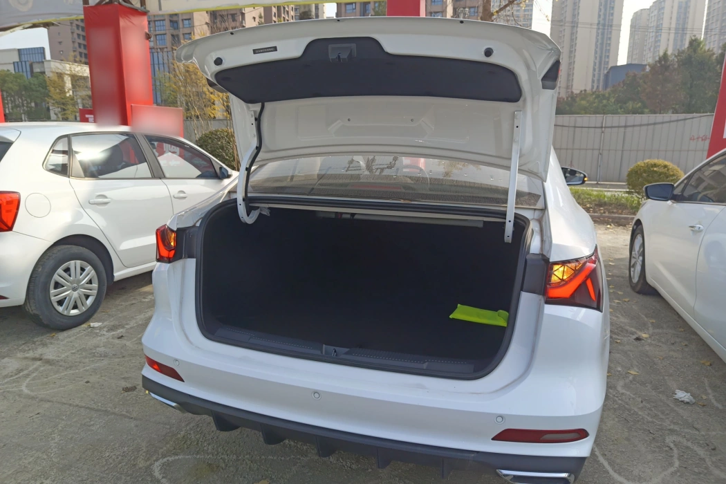 Roewe i5 2023 1.5L CVT Deluxe Edition