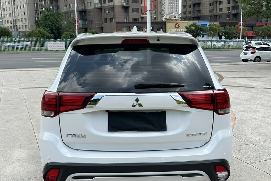 Mitsubishi Outlander 2019 2.4L four-wheel drive Premium Edition 5-seater Country VI