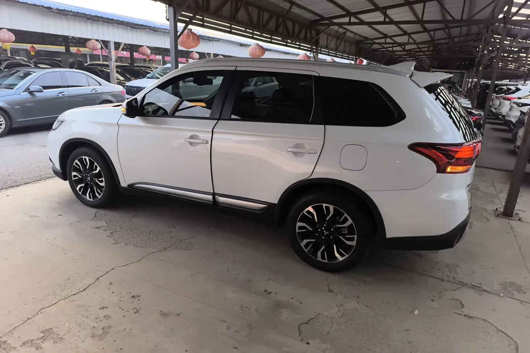 Mitsubishi Outlander 2020 2.0L Two-wheel drive Enjoy Edition 5 seats