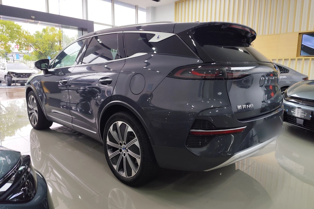 Denza N8 2023 four-wheel drive super hybrid flagship seven-seater version