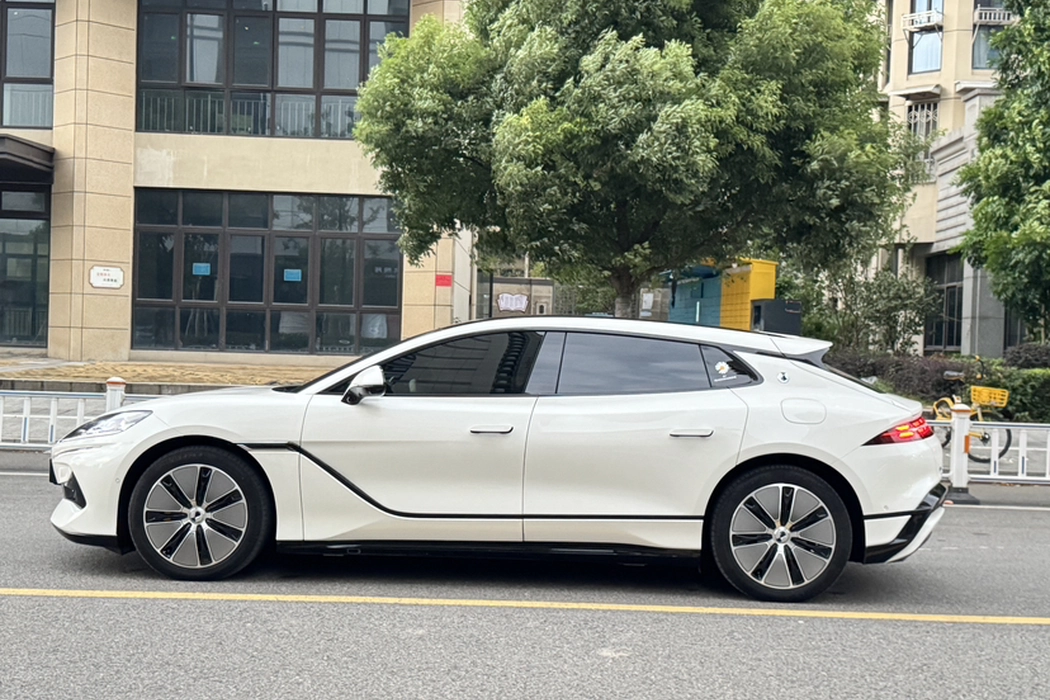 腾势Z9GT 2024款 1100四驱Max版