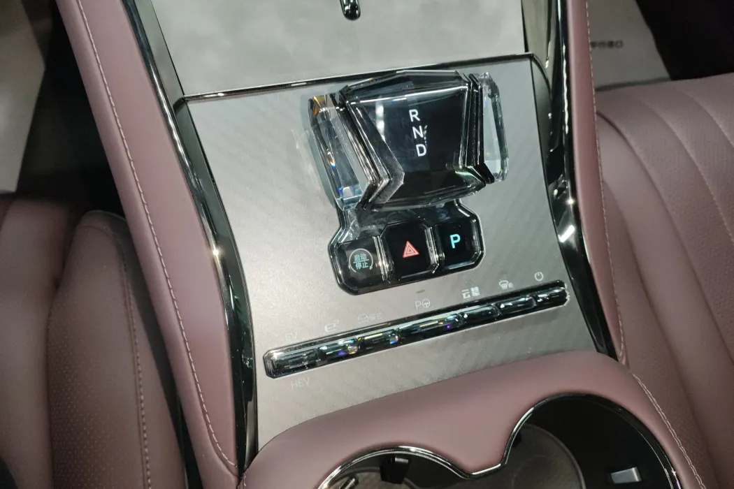 腾势Z9GT 2024款 1100四驱Max版