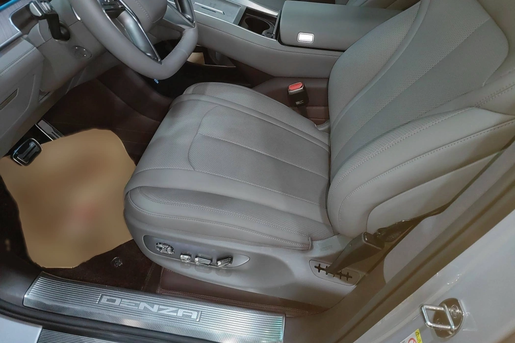 腾势N9 2025款 尊荣型