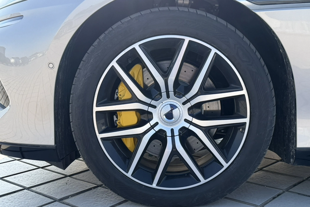 腾势Z9GT 2024款 1100四驱Pro版