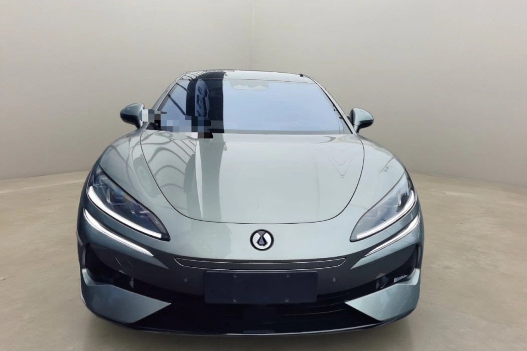 腾势Z9GT 2024款 1100四驱Max版