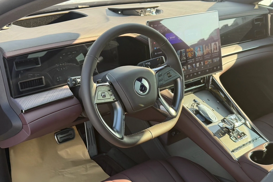 腾势Z9GT 2024款 1100四驱Max版