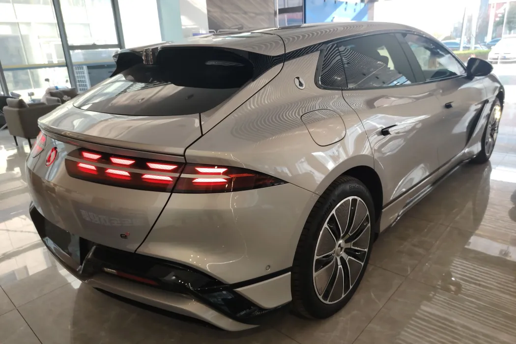 腾势Z9GT 2024款 1100四驱Max版