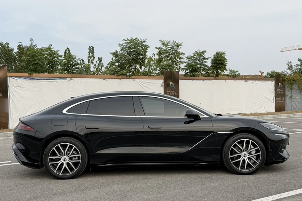 Denza Z9 2024 1100km four-wheel drive Max version