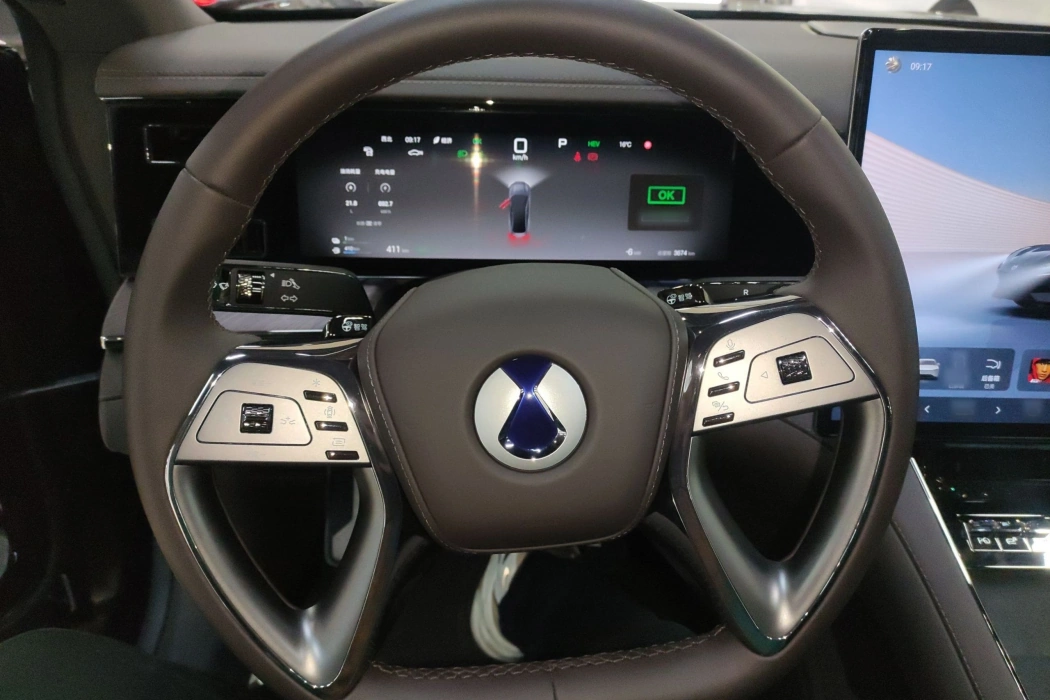 Denza Z9 2024 1100km four-wheel drive Max version