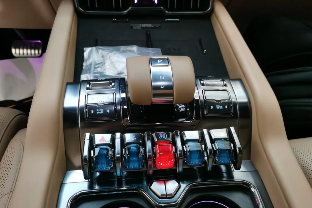 Leopard Leopard 8 2025 Zhiyong Ultimate Edition 7 Seats