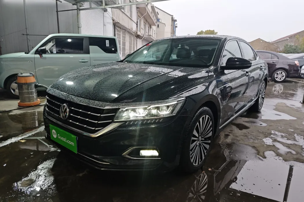 Volkswagen Passat 2019 330TSI Deluxe Edition Country VI