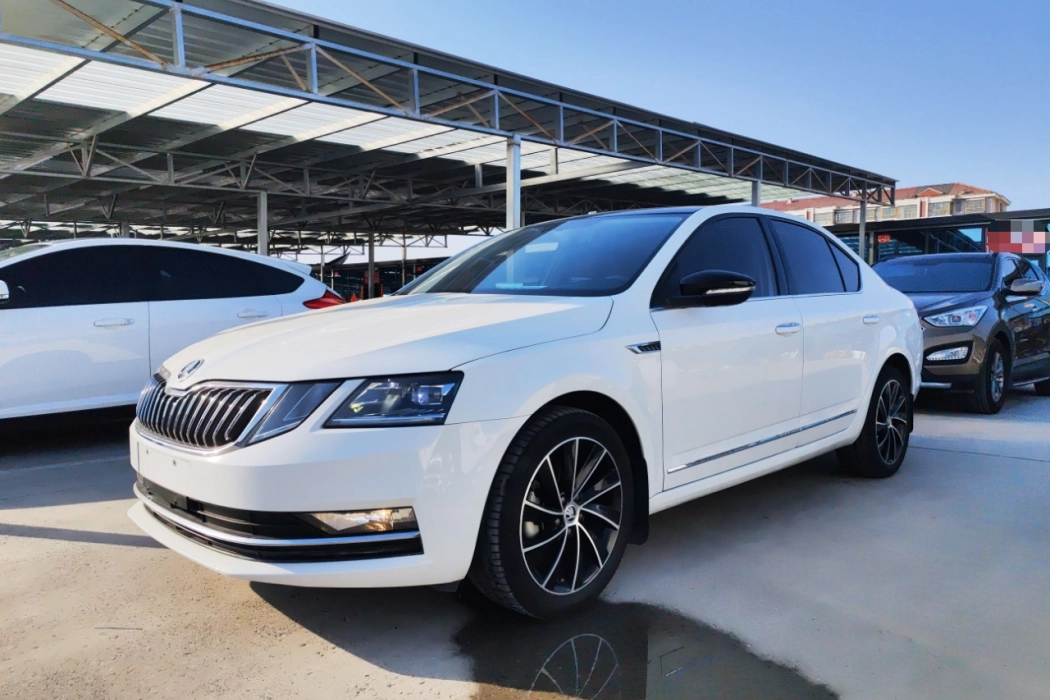 Skoda Octavia 2018 ZI280 DSG Deluxe Edition