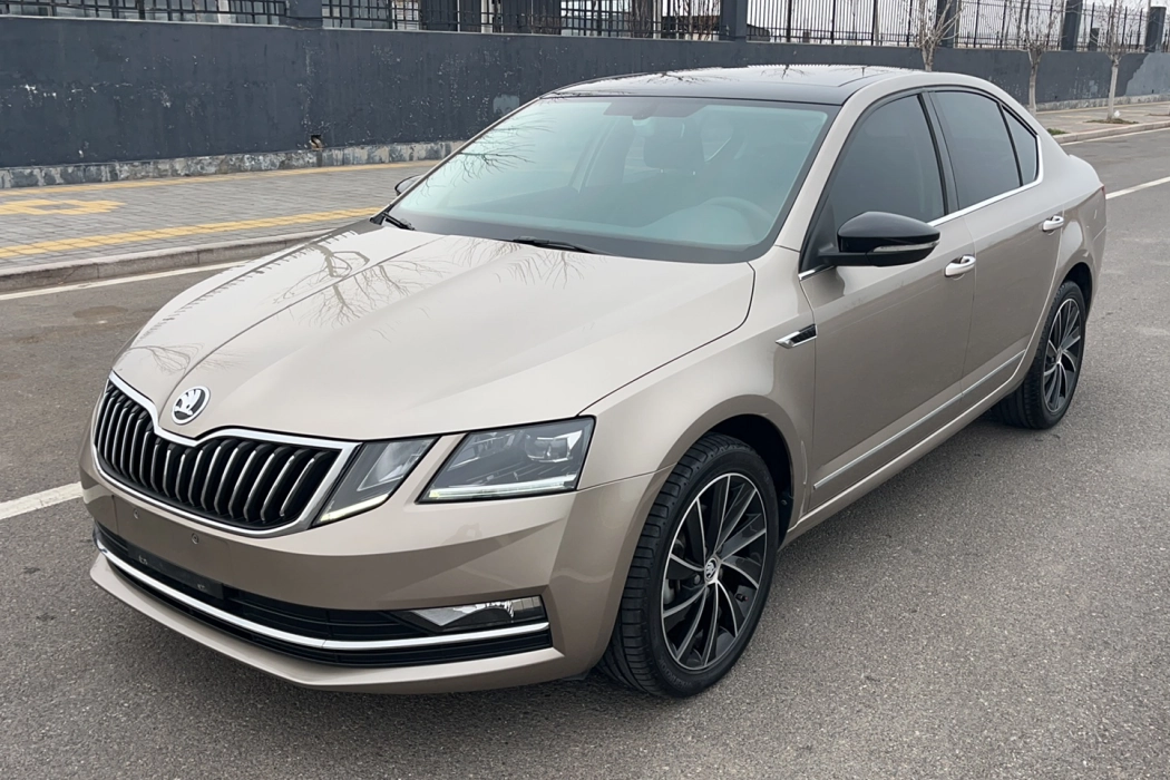 Skoda Octavia 2019 ZI280 DSG Deluxe Edition