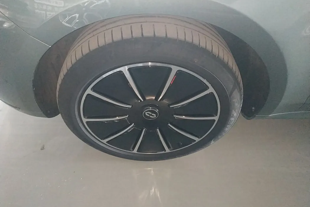 Hongmeng Zhixing Wenjie M5 2022 Extended Range Four-wheel drive performance Version