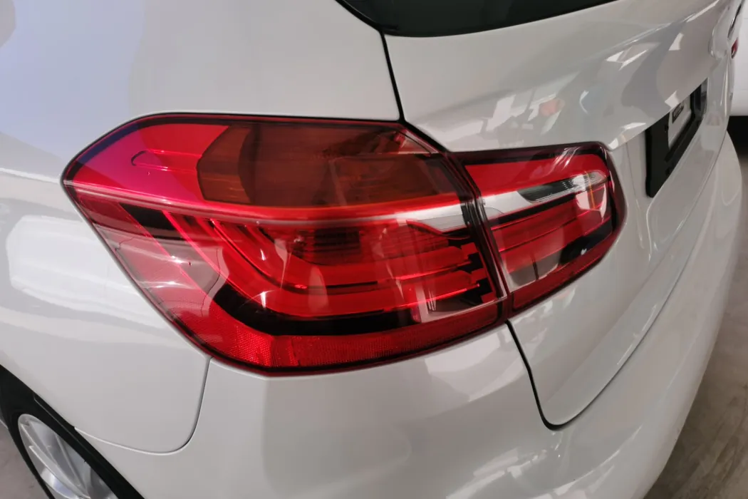 BMW 2 Series station wagon 2018 218i leading model