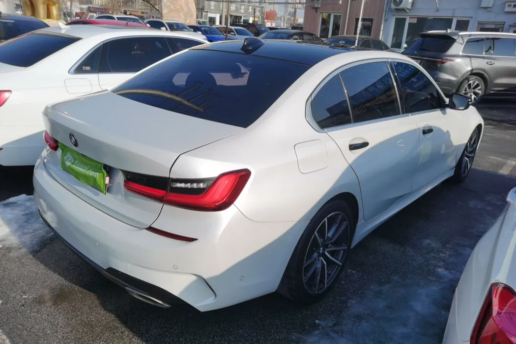 BMW 3 Series 2020 320Li M sports suit