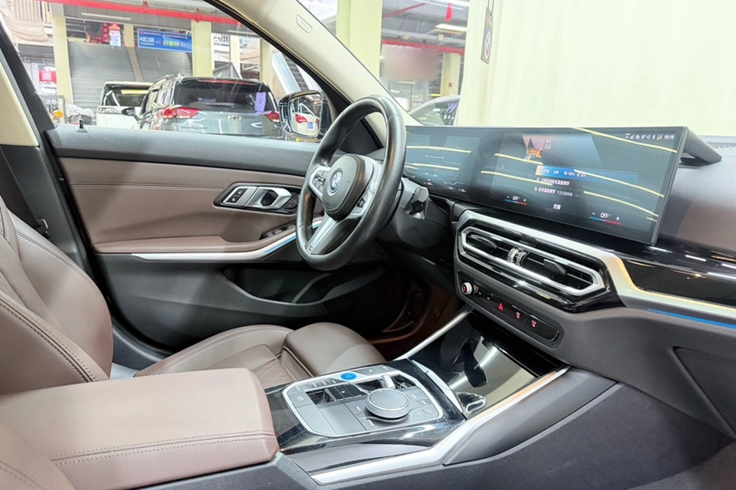 BMW i3 2022 eDrive 35 L