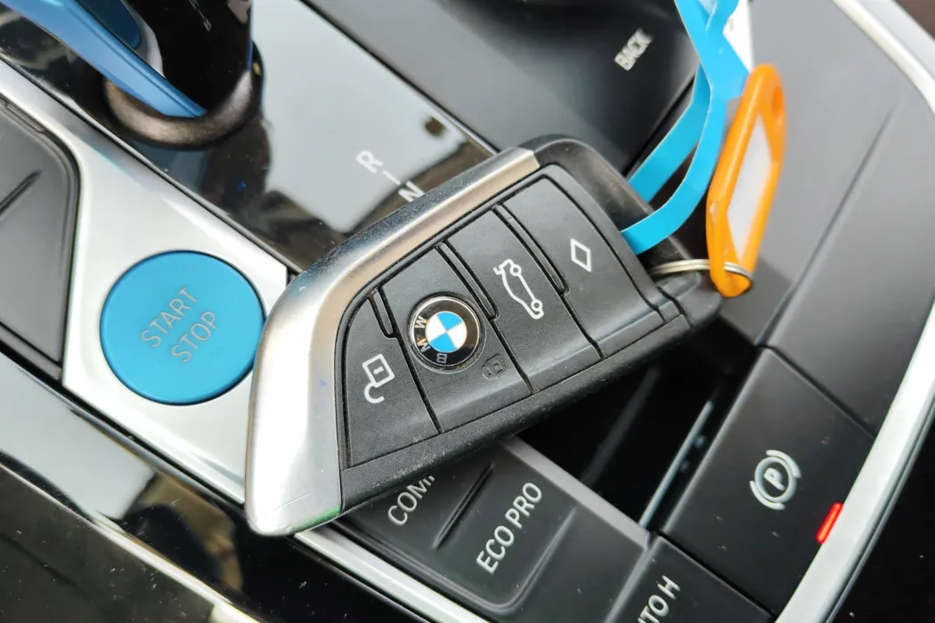 BMW iX3 2022 model creation collar type