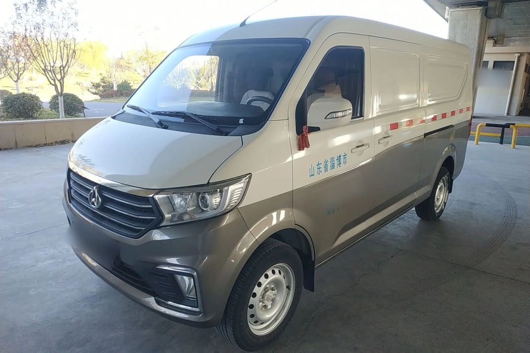 Changan Straddle Straddle Star V5 2021 1.5L Jinbao Version Comfortable JL473QH