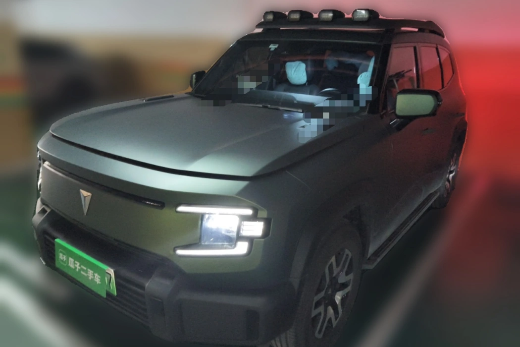 Dark blue car Dark blue G318 2024 two-wheel drive air suspension version