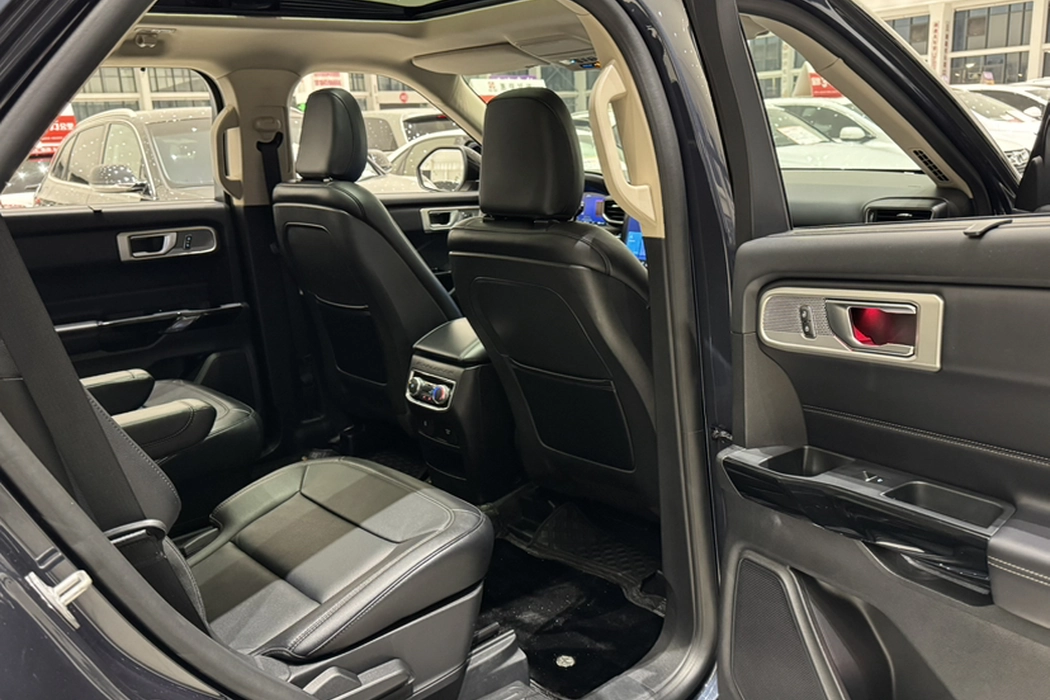 Ford Explorer 2020 EcoBoost 285 four-wheel drive titanium version 6-seater