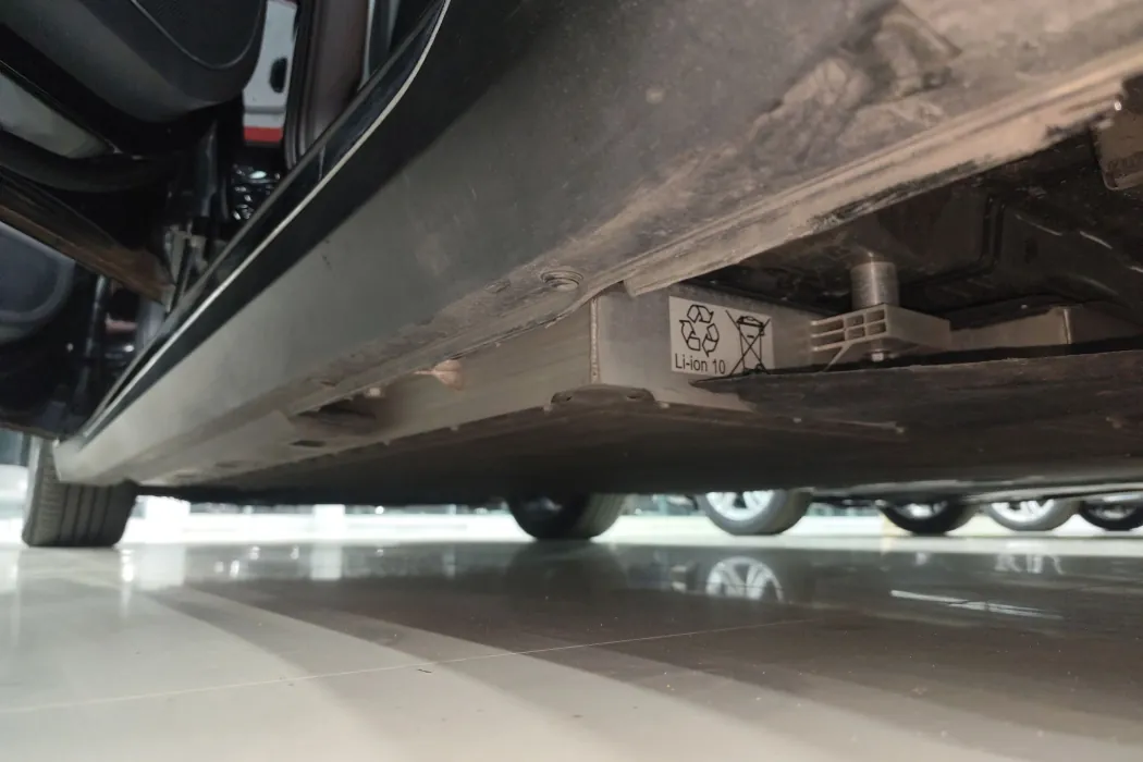 Hongqi E-QM5 2023 model facelift Basic Travel Version