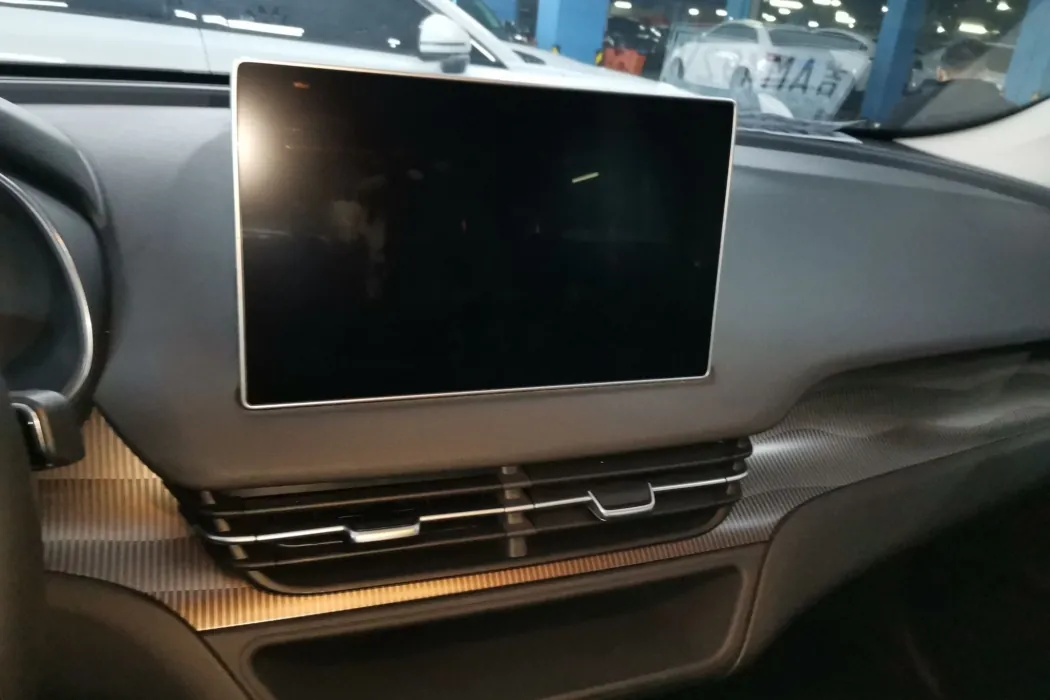 Hongqi E-QM5 2023 Basic Travel Version