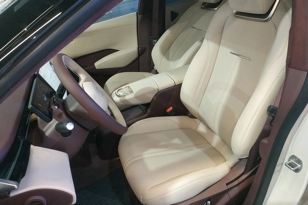 Extreme Krypton X 2025 four-seater rear exorcism Square version