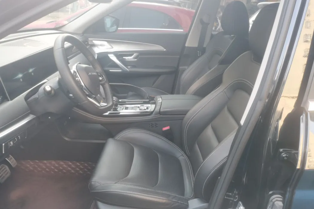 Jietu X70 PLUS 2021 model 1.6T DCT ground 5 seats