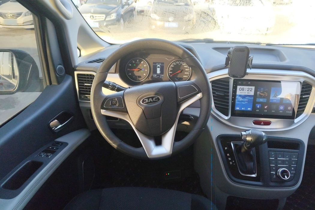 Jianghuai Ruifeng Ruifeng M4 2022 2.0 TGDI Automatic Business Travel Version