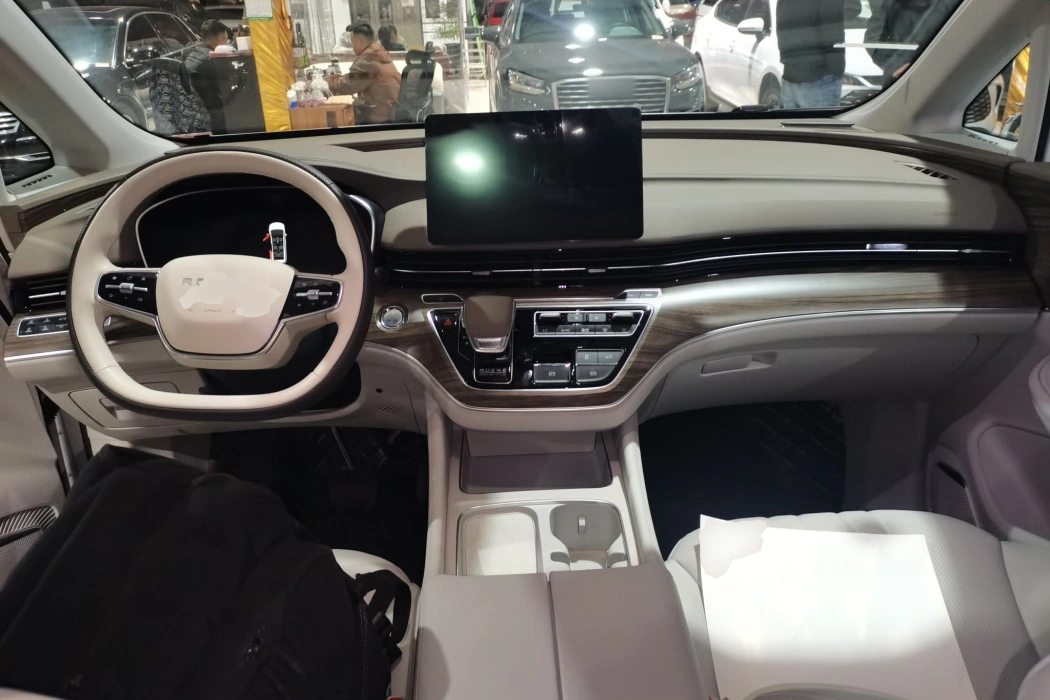 Roewe iMAX8 New Energy 2025 1.5T DMH Lu Zun Luxury Edition