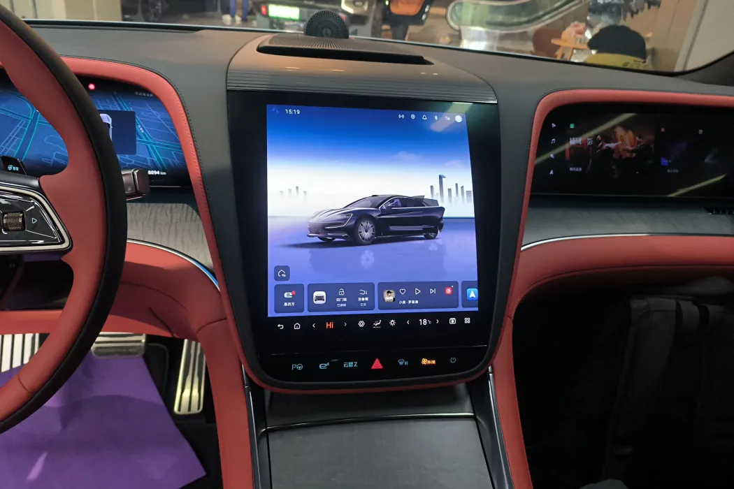 Looking up to U7 2025 EV five-seater deluxe edition