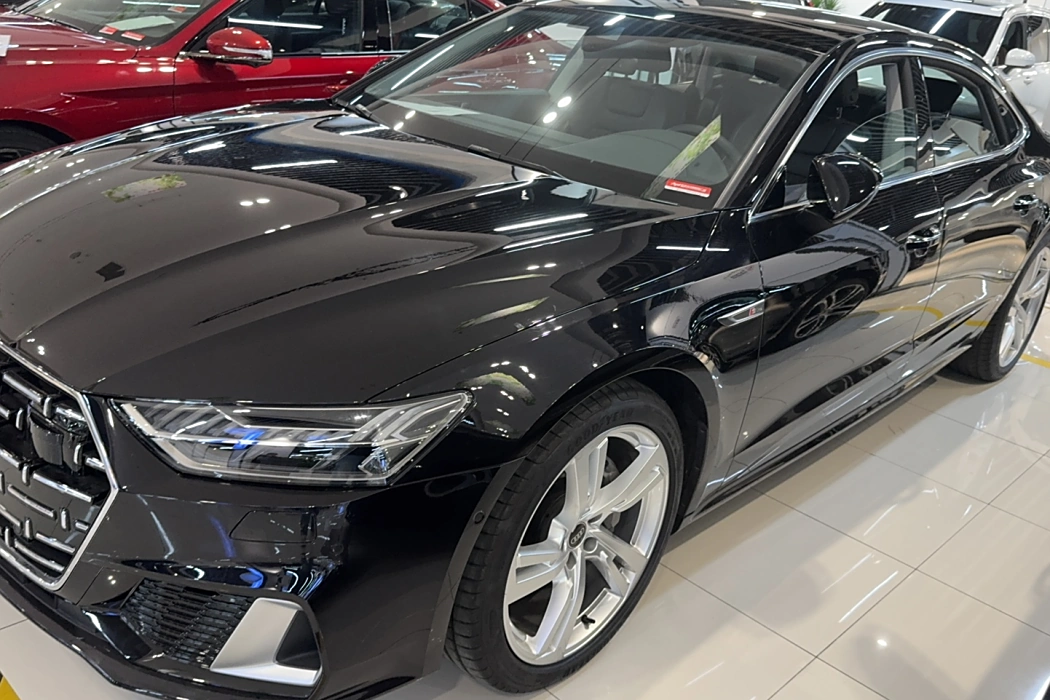 Audi A7L 2024 45TFSI quattro S-line see far-shaped crystal set