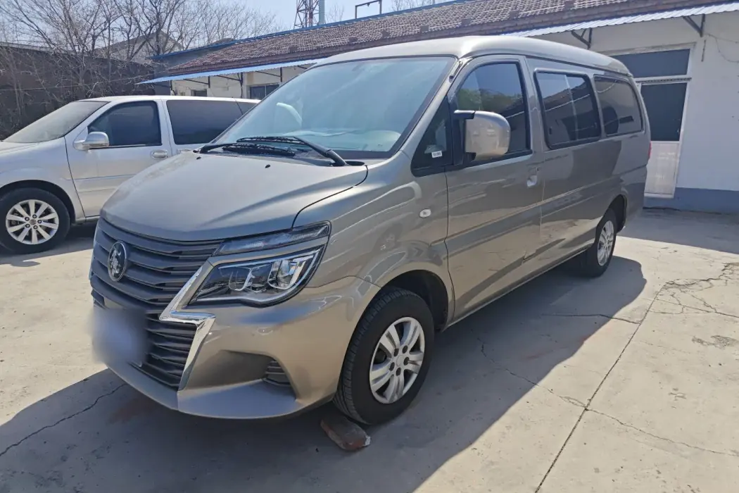 Dongfeng Popular Lingzhi 2023 M5L 1.6L basic 5-seater