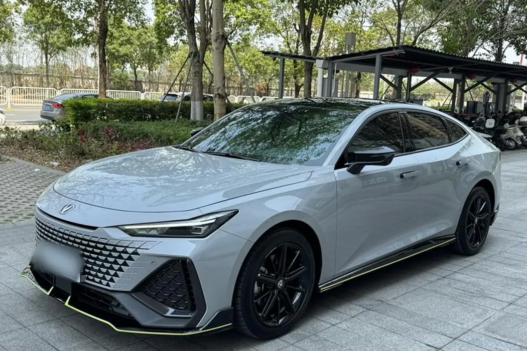 Changan UNI-V 2022 2.0T Leader Edition