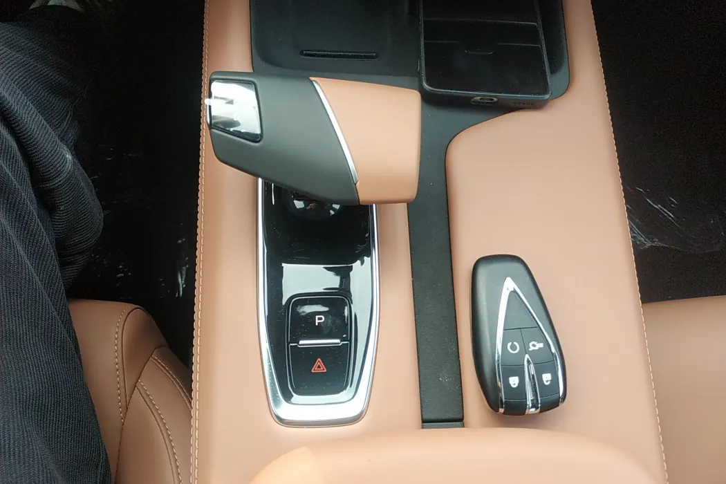 Changan UNI-Z New Energy 2025 Smart New Blue Whale 125km Battleship+