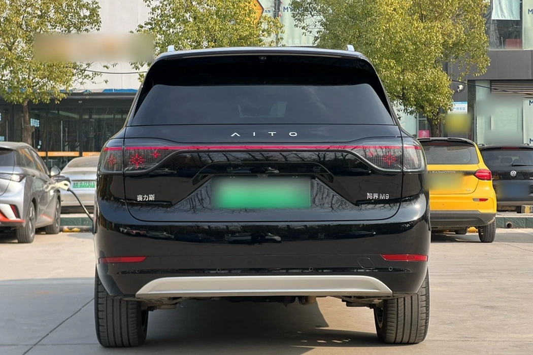 Hongmeng Zhixing Wenjie M9 2024 Extended Range Ultra Version 42kWh 6-seater Version