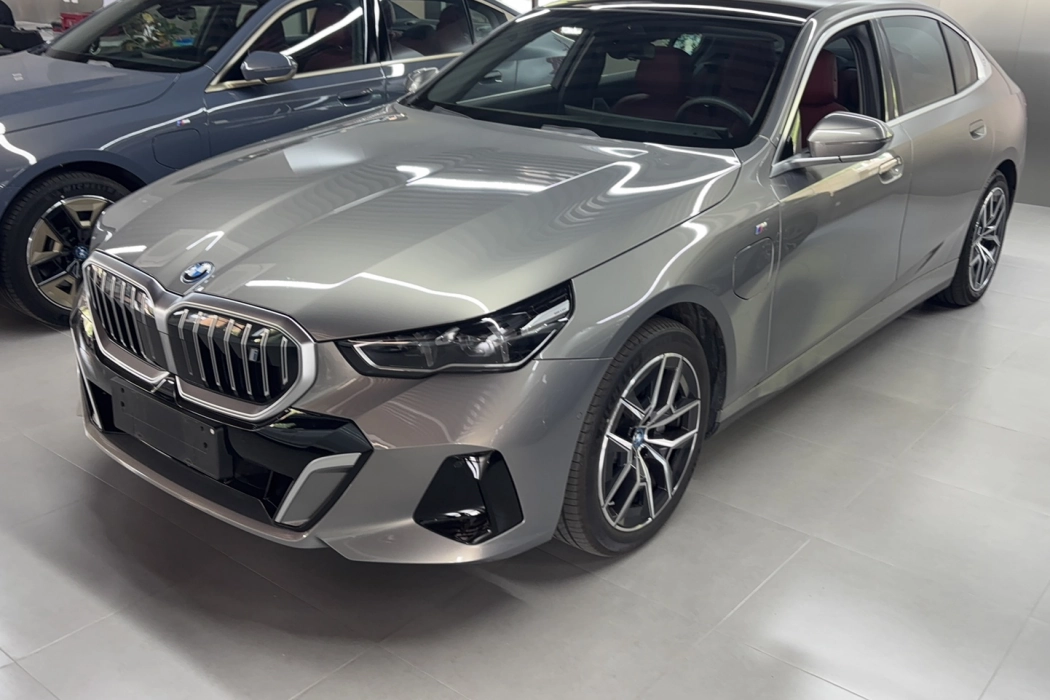 BMW i5 2024 eDrive 35L M sports suit